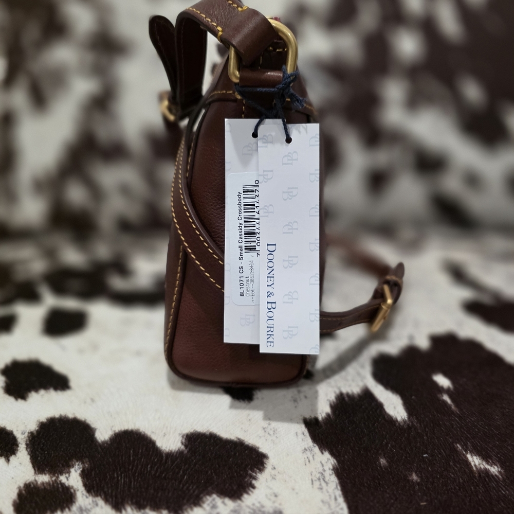 Dooney And Bourke Cossbody. - Picture 8 of 11